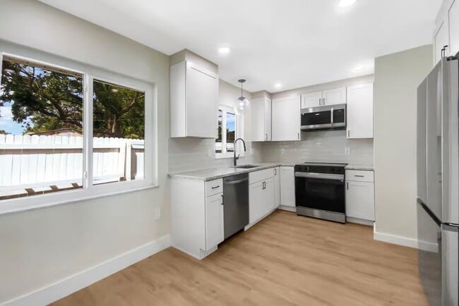 Building Photo - 966 Charlotte Ave