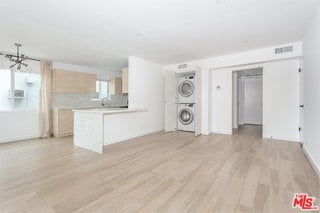 Building Photo - 560 Kings Rd