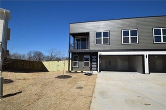 Building Photo - 1804 SW Casuarina Dr