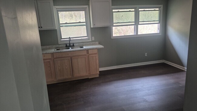 Foto del edificio - Spacious 4 Bedroom House