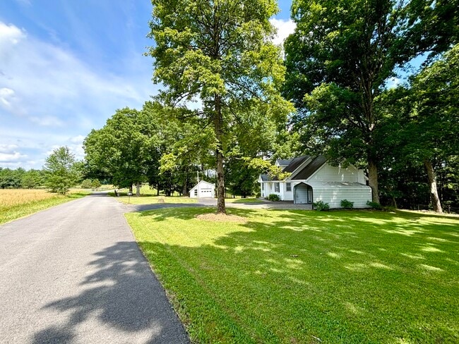 Building Photo - 1405 Webb Ridge Rd