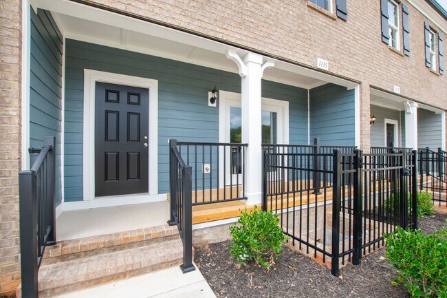Foto del edificio - Spacious & Stylish 4BR Townhome in Wake Forest! Coming Soon — Showings Begin May 6!