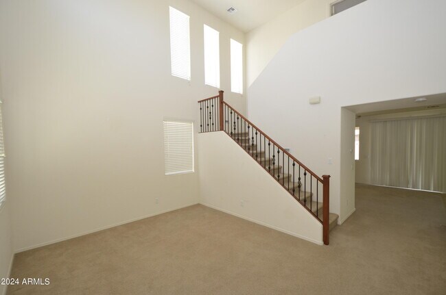 Building Photo - 1680 W Swan Pl
