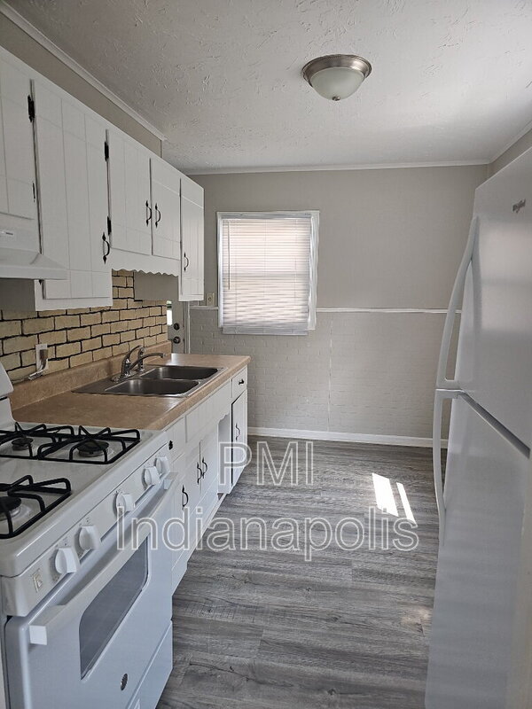 Building Photo - 728 Lonsvale Dr