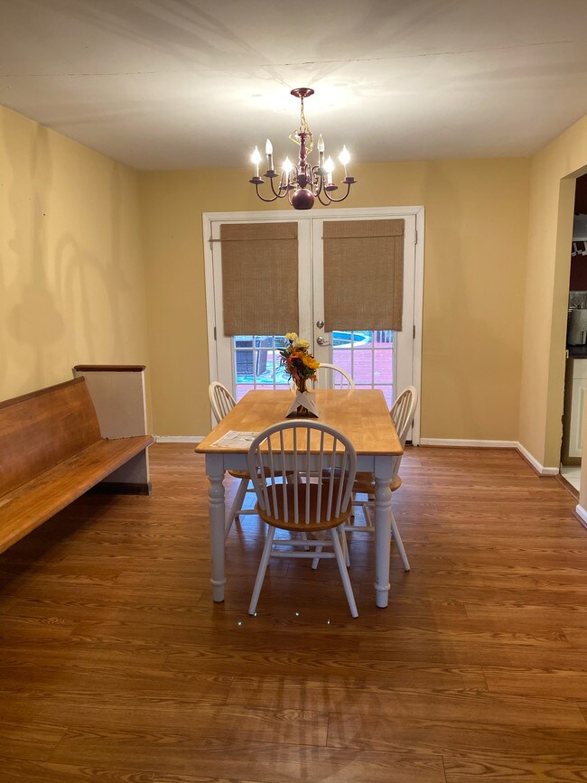 Building Photo - 429 Chestnut Cir W