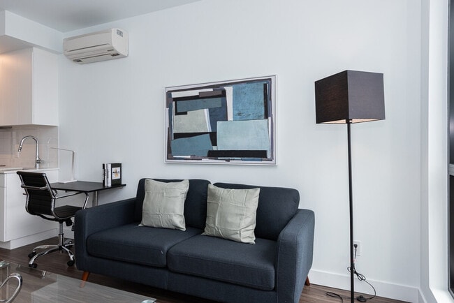 Building Photo - 1421 Av. Argyle