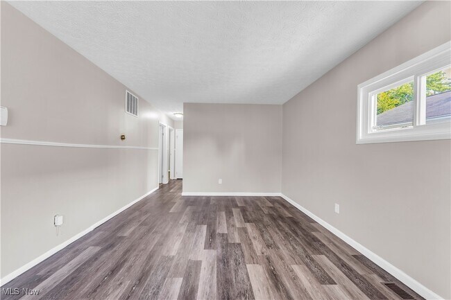 Foto del edificio - 533 Northfield Rd