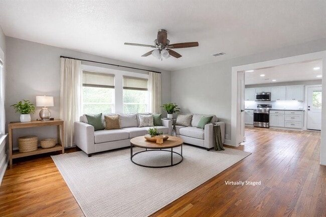 Foto del edificio - 329 Flores St