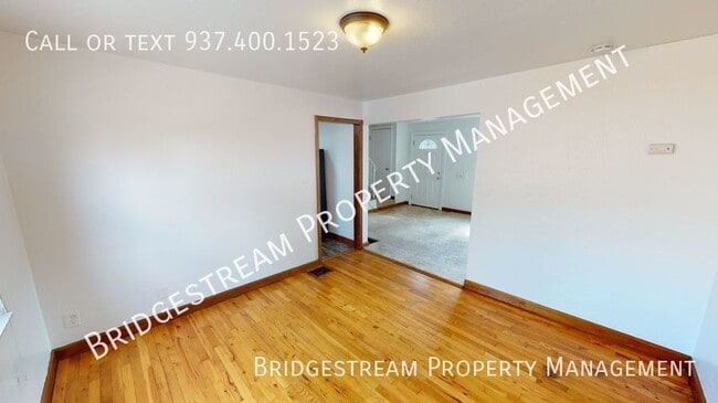 Building Photo - Updated 2 bedroom, 1 bathroom townhome in ...