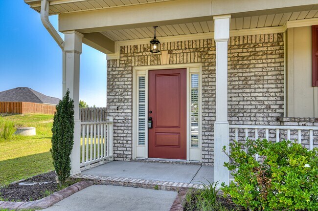 Building Photo - 638 Jensen Ln