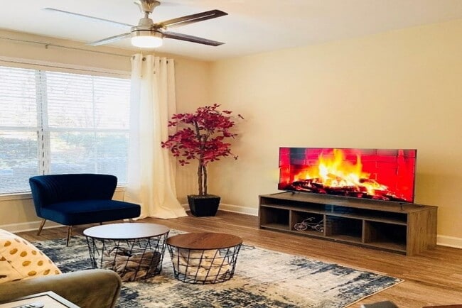 Livingroom - 10108 Madison Dr