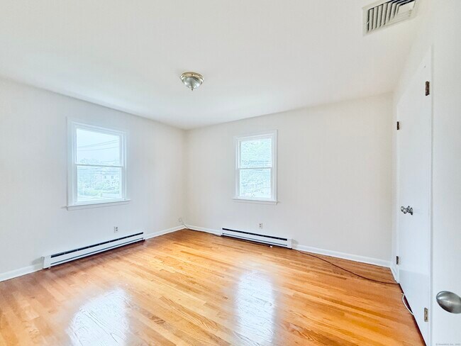 Building Photo - 162 Seaside Ave