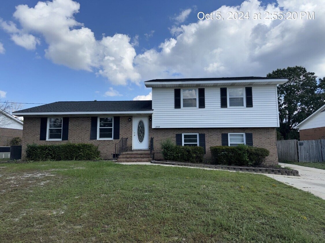 Foto principal - 2249 Stanton St