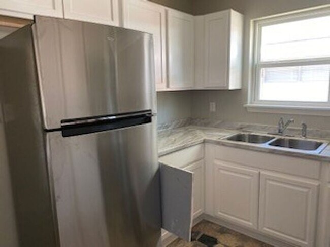 Building Photo - Completely renovated Apartment in Historic...
