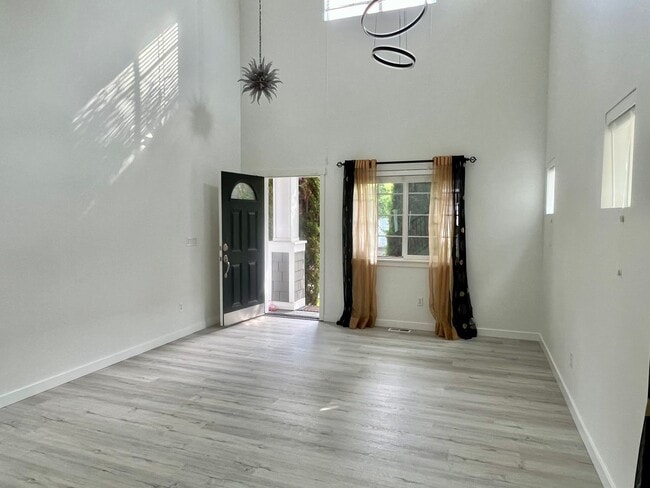 Building Photo - Bothell Home