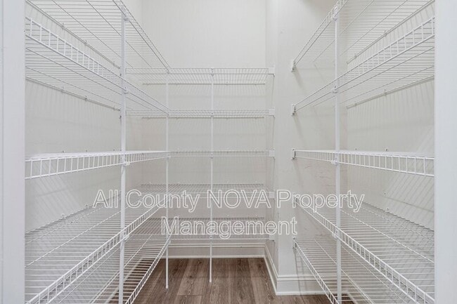 Foto del edificio - 11010 N Riding Rd