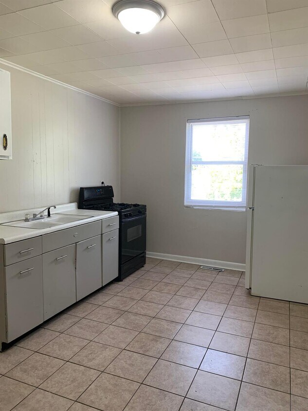 212 Washington St Unit 3, Stanton, KY 40380 Apartment for Rent in Stanton, KY