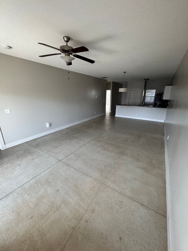 Foto del edificio - 3 Bedroom 2 Bath Duplex - Close to Mcconell AFB