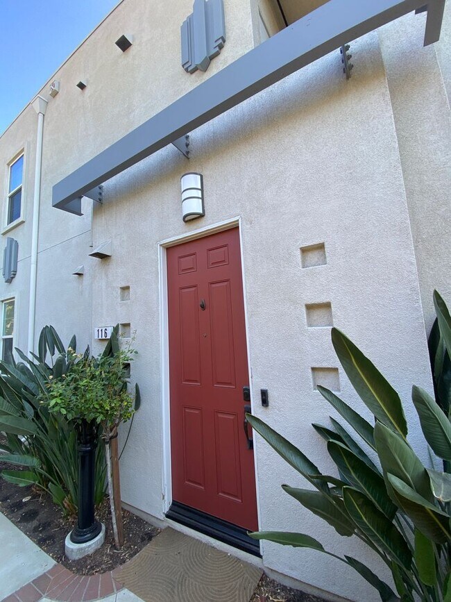 Building Photo - Downtown Upland 3 Bedroom Condo