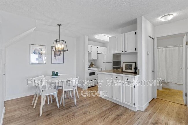 Photo du bâtiment - 6400 Coach Hill Rd SW