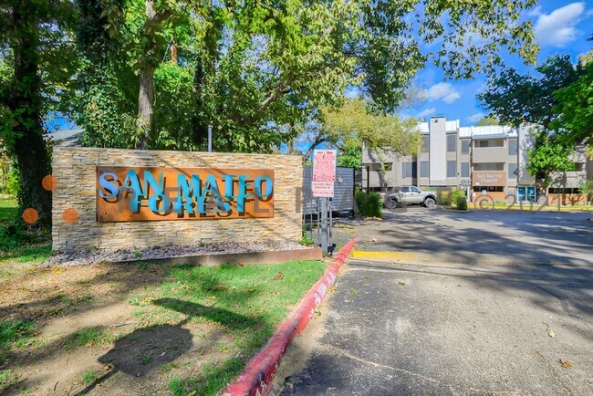 Building Photo - 7130 San Mateo Blvd