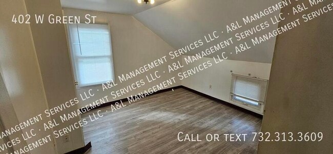 Building Photo - 402 W Green St