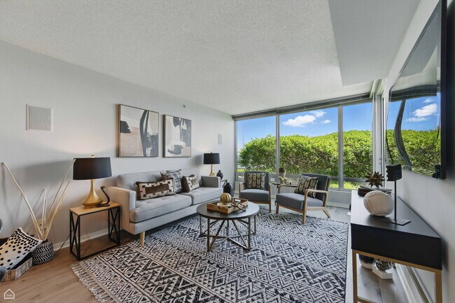 Foto del edificio - 9715 Woods Dr