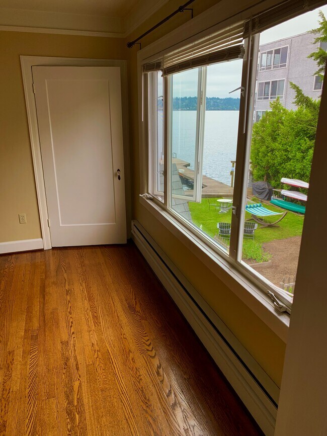 vistas al lago y al patio - 526 Lakeside Ave S