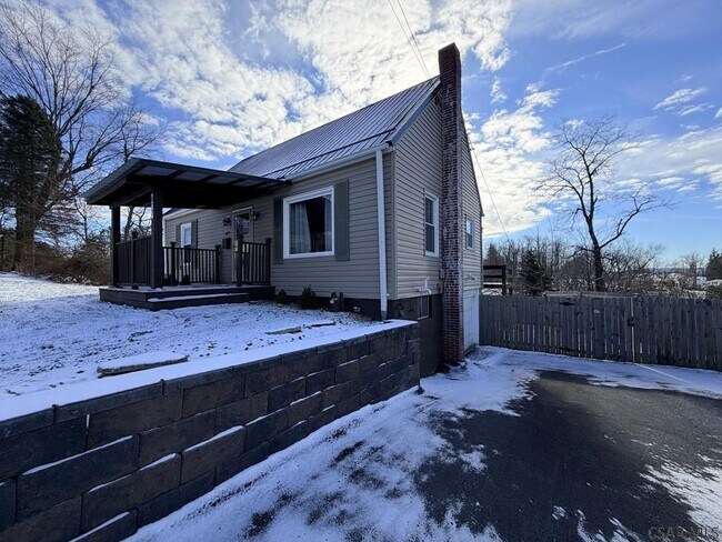 Building Photo - 617 Freedom Ave