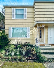 Building Photo - 3058 31st Ave W