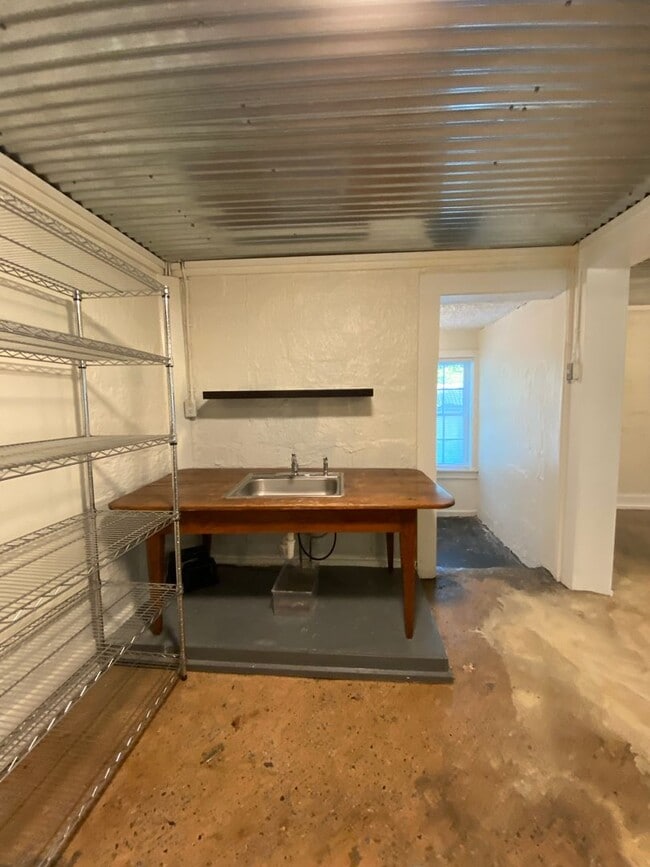 Building Photo - Pre-Lease for July 15, 2026 - Charming 1 bed 1 bath house near downtown Athens, Ga