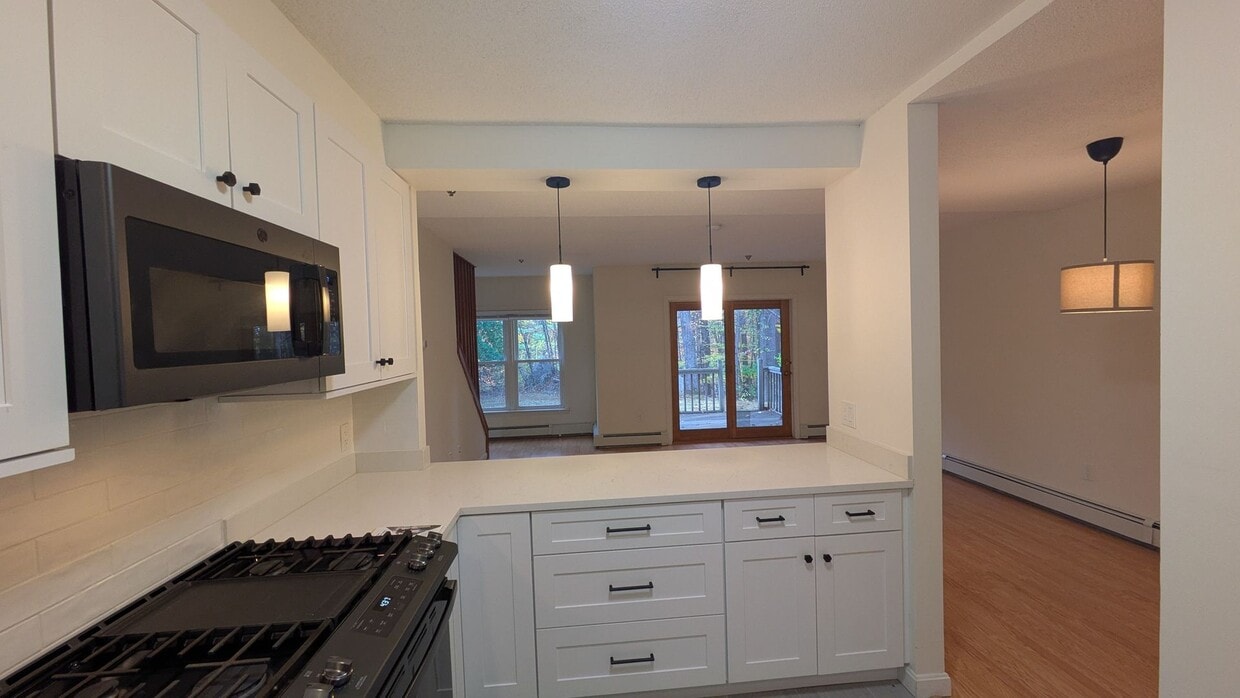 Foto principal - Spacious Three Bedroom Condo