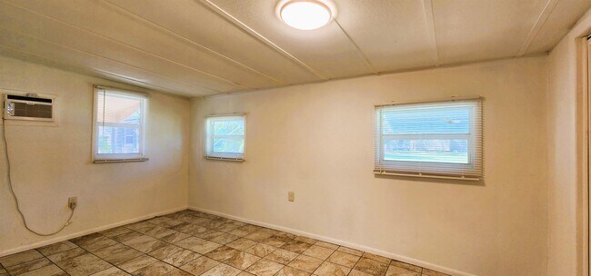 Building Photo - 1367 Shady Lane Dr