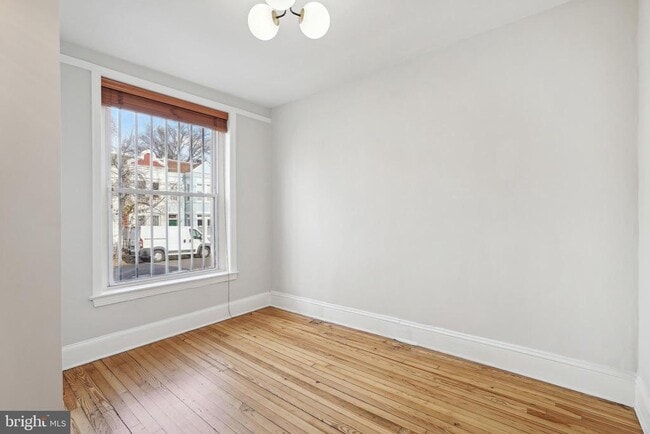 Foto del edificio - 1221 D St NE