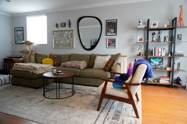 Foto del edificio - 3240 Hutchison Ave