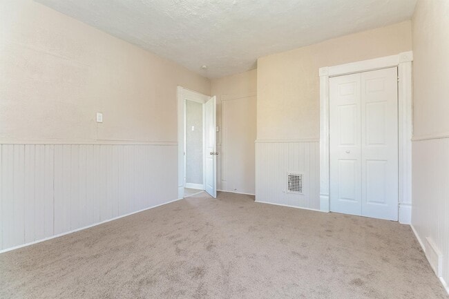 Building Photo - 1425 4th Ave