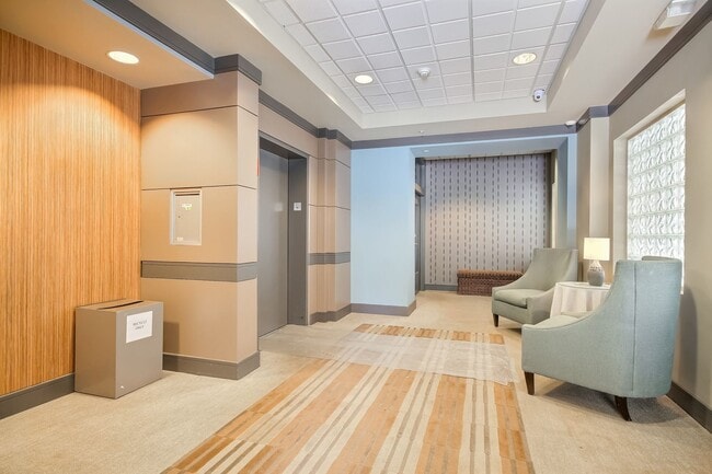 Building Photo - Views of Lake Union Gorgeous 2 bedroom with 2 decks