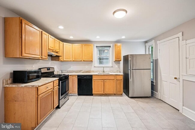 Building Photo - 134 S Main St