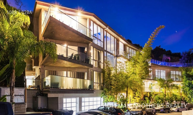 Building Photo - 6425 Weidlake Dr Los Angeles, CA 90068