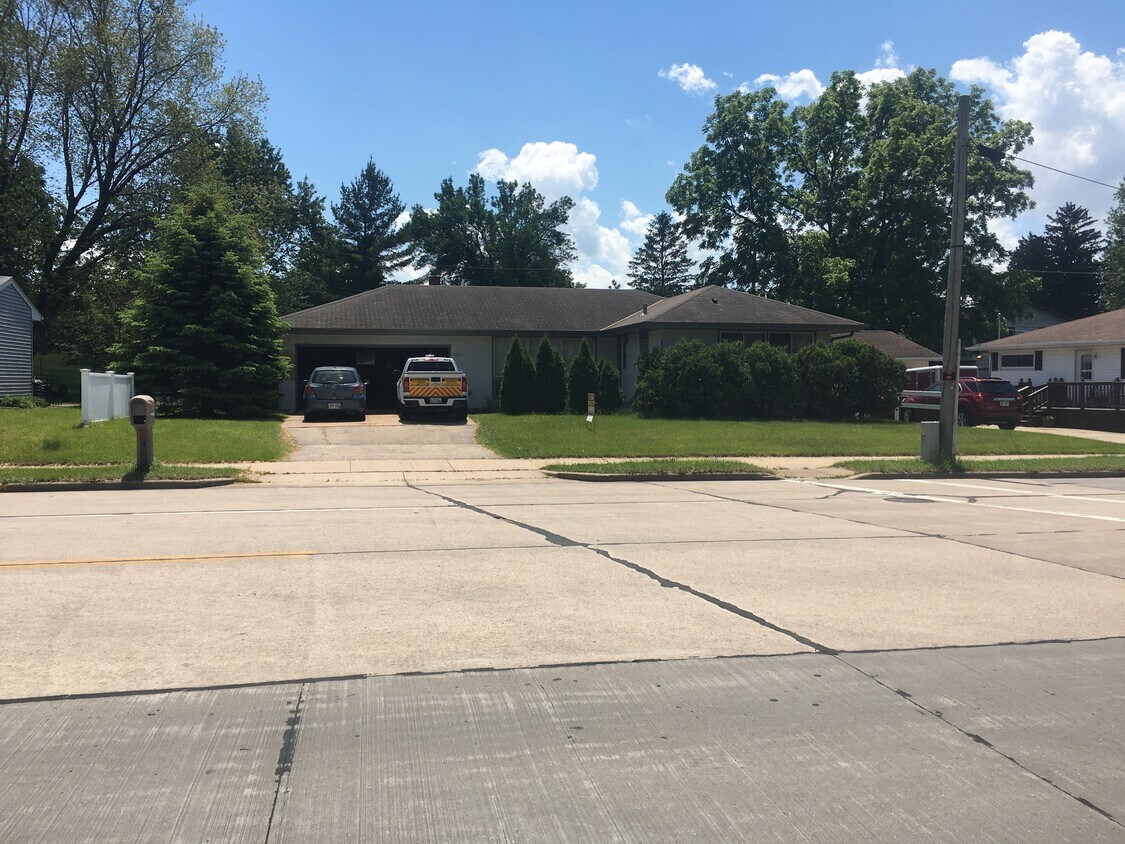 1320 Main St, Onalaska, WI 54650 House Rental in Onalaska, WI