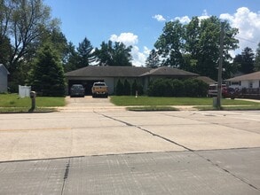 Building Photo - 1320 Main St