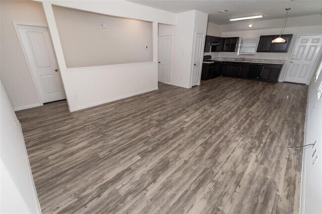 Foto del edificio - 5807 Kyle Cove Dr