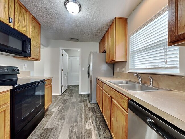 Foto del edificio - 6463 Silk Leaf Ln