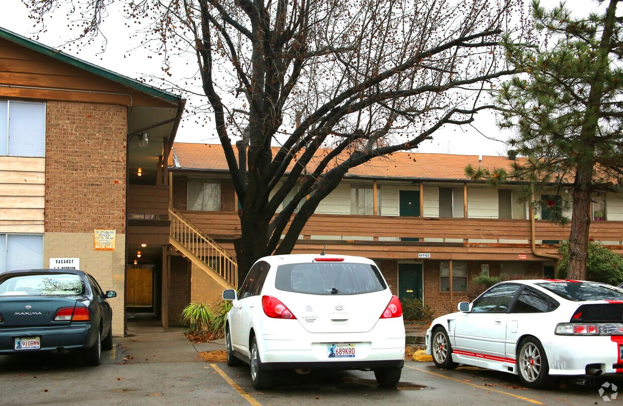 Foto del edificio - Fiesta Apartments I