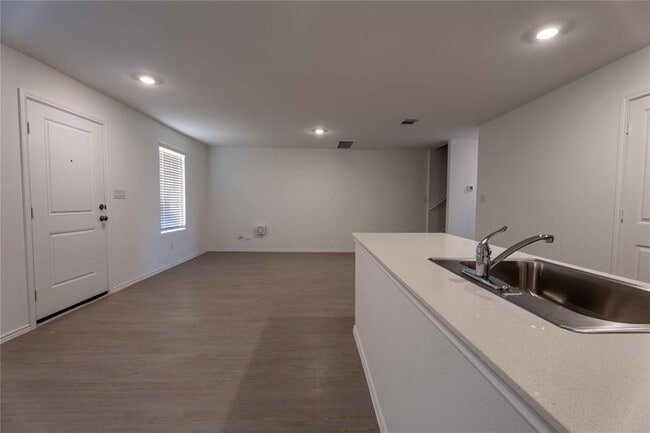 Building Photo - 2320 Blizzard Dr