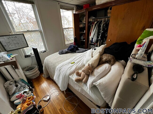 Building Photo - 205 Hillside St