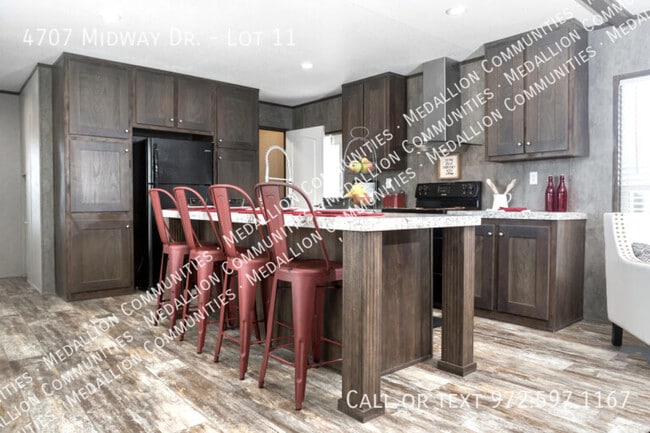 Building Photo - 4707 Midway Dr