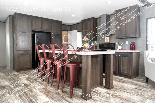 Foto del edificio - 4707 Midway Dr