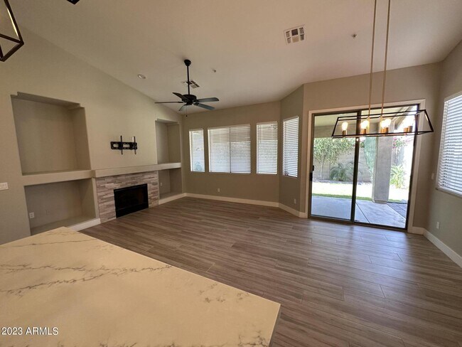 Foto del edificio - 10283 E Caribbean Ln