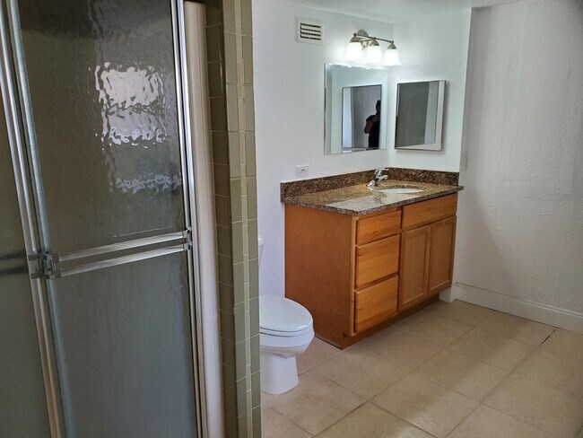 Photo - 2750 Lakeview Dr Apartment